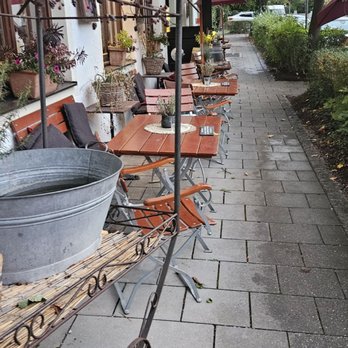 Eierwiese - Outside entrance with outdoor table seating. - Bavarian Near Me - Grünwald, BY