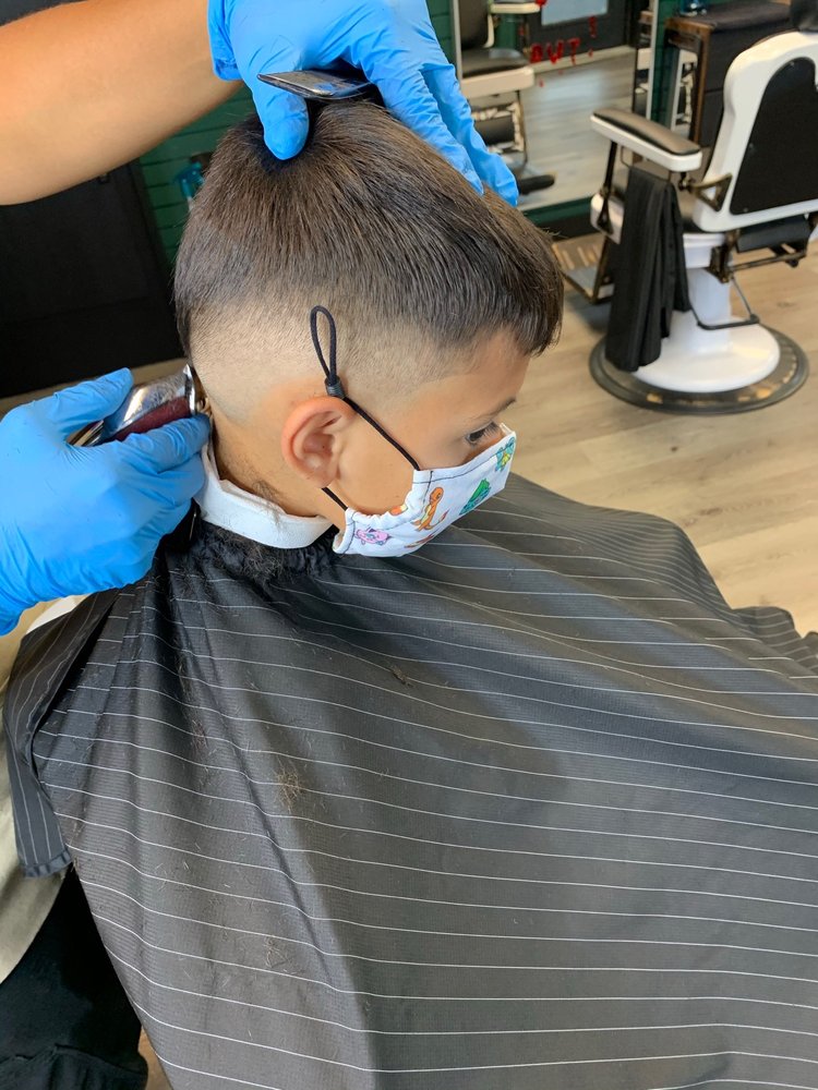 The Luna Barbers Logo