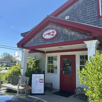 Maine Lobster Outlet - Outside - Seafood Markets Near Me - York, Maine Maine Lobster Outlet - Outside - Seafood Markets Near Me - York, Maine