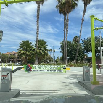 Circle Marina Speedwash - Driving through - Car Wash Near Me - Long Beach, California