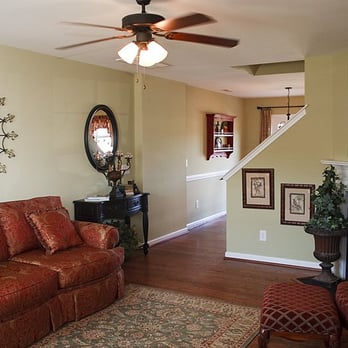Creekside Village - 3 bedroom - Living room with upgraded hardwood floors - Real Estate Near Me - Weaverville, North Carolina Creekside Village - 3 bedroom - Living room with upgraded hardwood floors - Real Estate Near Me - Weaverville, North Carolina