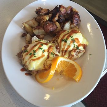 Mitzi's Table - Southern Benedict - American Near Me - Bethlehem, Pennsylvania