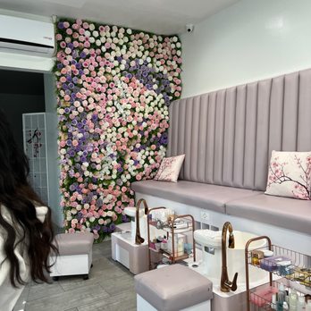 Blooming Nail Bar - Pedicure Area - Nail Salons Near Me - Burbank, California