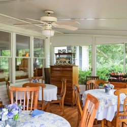 Meadow Gardens Bed and Breakfast - The breakfast room