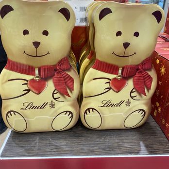 Lindt Chocolate Shop - Holiday Lindt Bears - Chocolatiers & Shops Near Me - Carlisle, Pennsylvania