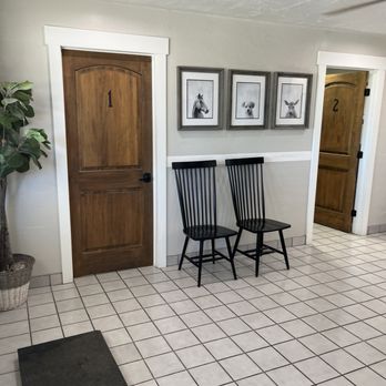 Marana Veterinary Clinic - The tidy and beautiful waiting room - Veterinarians Near Me - Marana, Arizona Marana Veterinary Clinic - The tidy and beautiful waiting room - Veterinarians Near Me - Marana, Arizona
