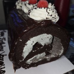 Baskin-Robbins - Its supposed to be an ice cream roll cake minus half of the ice cream