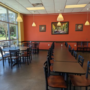 Mario’s Pizzeria - a dining area with tables and chairs - Pizza Near Me - Wake Forest, North Carolina