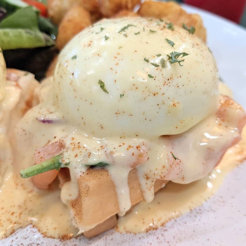 Fresh Bites Hawaii - Smoked Salmon Eggs Benedict - Poke Near Me - Honolulu, Hawaii Fresh Bites Hawaii - Smoked Salmon Eggs Benedict - Poke Near Me - Honolulu, Hawaii