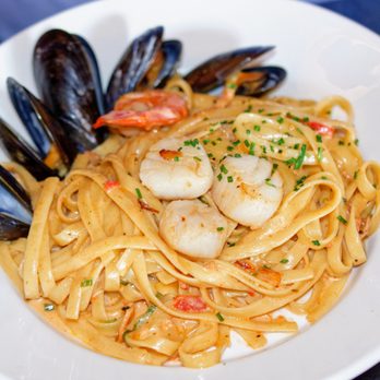 Dorsay Pub Britannique - Seafood fettucine - Gastropubs Near Me - Quebec City, Quebec Dorsay Pub Britannique - Seafood fettucine - Gastropubs Near Me - Quebec City, Quebec