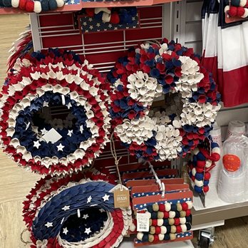 HomeGoods - Decorations - Furniture Stores Near Me - Cerritos, California