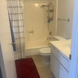 Guest bathroom - before.