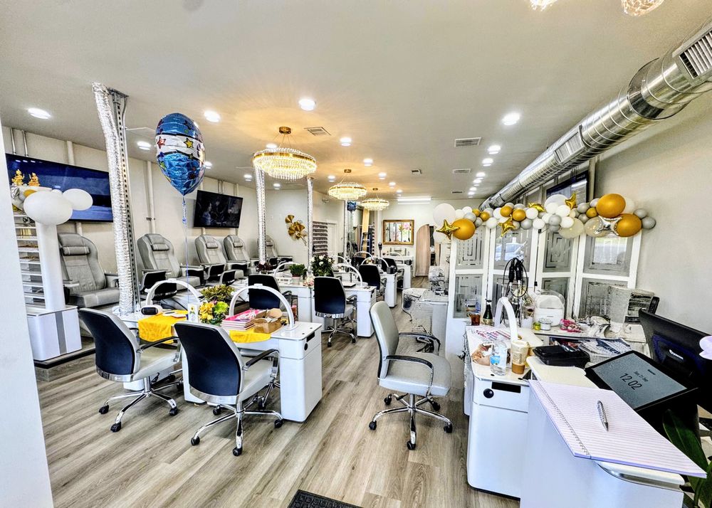 Global Nails Studio Logo