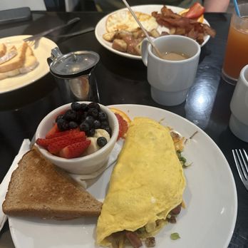 Sweet E's Cafe - Hawaiian omelette add kula pig Everyday breakfast - Cafes Near Me - Honolulu, Hawaii Sweet E's Cafe - Hawaiian omelette add kula pig Everyday breakfast - Cafes Near Me - Honolulu, Hawaii