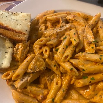 Italian Bistro - Penne vodka with chicken and garlic cheese bread! - Pizza Near Me - Summerville, South Carolina