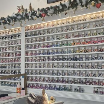 Western Nail Bar - Wide array of colors - Nail Salons Near Me - Chicago, Illinois