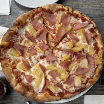 Tustin Brewing - Hawaiian Pizza - Breweries Near Me - Tustin, California Tustin Brewing - Hawaiian Pizza - Breweries Near Me - Tustin, California