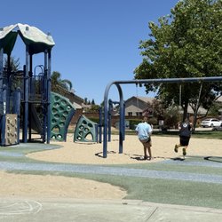 Roundstone Park - Clean small park