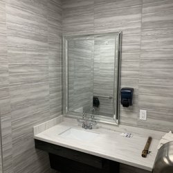 Jay's Fuel Stop - Shower
