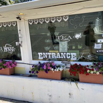 The Teapot on Wheels - Exterior - American Near Me - Gold Hill, Oregon