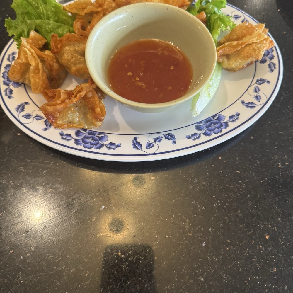 Crispy wonton with sweet spicy sauce Crispy wonton with sweet spicy sauce