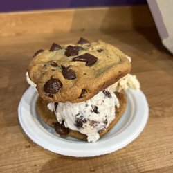 Insomnia Cookies