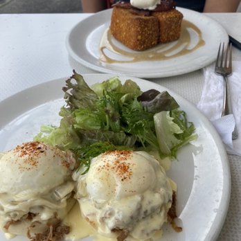 Koko Head Cafe - Eggs Benedict - Breakfast & Brunch Near Me - Honolulu, Hawaii