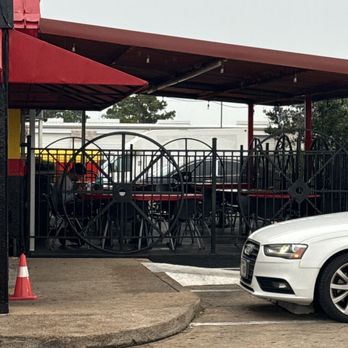 Tornado Burger - Outside dining - Burgers Near Me - Stafford, Texas