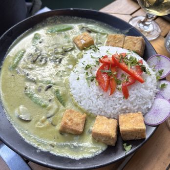 Three Bears Brewery and Restaurant - Brewpubs Near Me - Banff, Alberta
