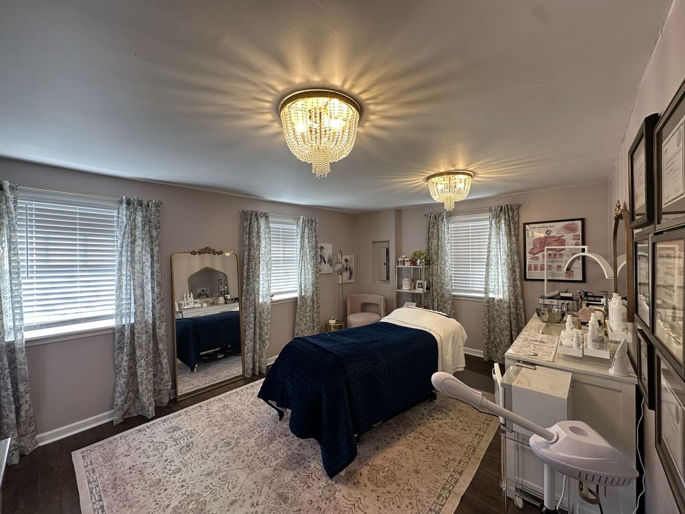 Radiant Aesthetics Logo