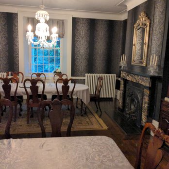 Brockamour Manor - The beautiful dining room - Bed & Breakfast Near Me - Niagara-on-the-Lake, Ontario Brockamour Manor - The beautiful dining room - Bed & Breakfast Near Me - Niagara-on-the-Lake, Ontario