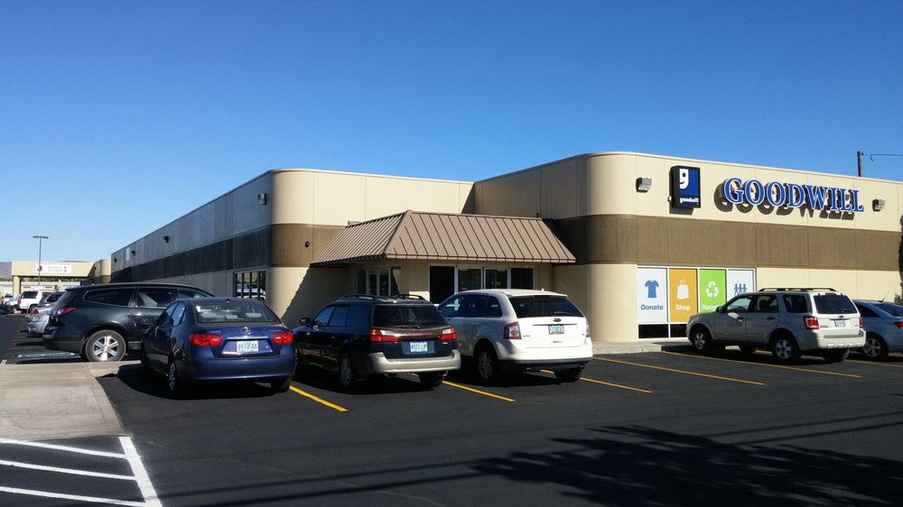 SOUTHERN OREGON GOODWILL KLAMATH FALLS Updated September 2024 11 Photos & 11 Reviews 3401