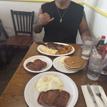Eggs 'n Things - Waikiki Beach Eggspress - Eggs, spam pancakes, steak, and potatoes - Breakfast & Brunch Near Me - Honolulu, Hawaii Eggs 'n Things - Waikiki Beach Eggspress - Eggs, spam pancakes, steak, and potatoes - Breakfast & Brunch Near Me - Honolulu, Hawaii
