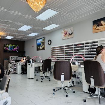 Top Nails & Spa - Nail Salons Near Me - Paso Robles, California