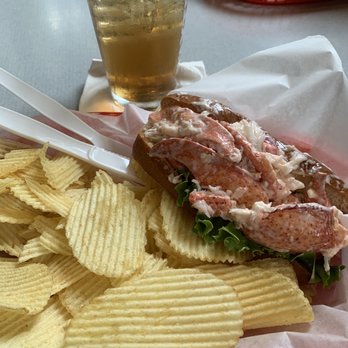 Gilbert's Chowder House - Lobster rolls - Seafood Near Me - Portland, Maine Gilbert's Chowder House - Lobster rolls - Seafood Near Me - Portland, Maine