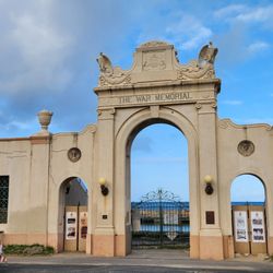 Kaimana Beach - War Memorial