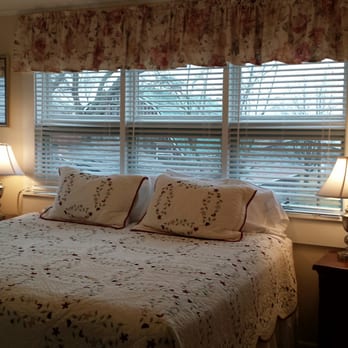 Oxbow Bed & Breakfast - The Shelby Room with King or 2 Twin Beds at Oxbow Bed and Breakfast - Hotels Near Me - Pinckneyville, Illinois Oxbow Bed & Breakfast - The Shelby Room with King or 2 Twin Beds at Oxbow Bed and Breakfast - Hotels Near Me - Pinckneyville, Illinois