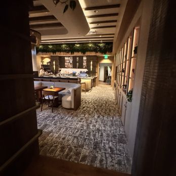 La Loba - Lobby - Spanish Near Me - Seattle, Washington