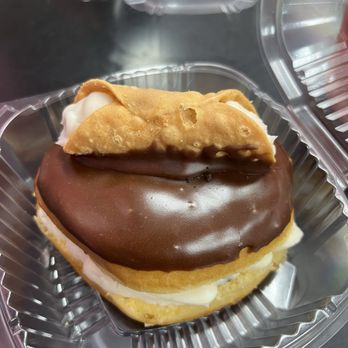 Y&E Creations - Cannoli donut - Desserts Near Me - Middletown, New York