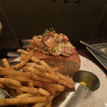 Le Papagayo - Lobster Roll - Breakfast & Brunch Near Me - Encinitas, California