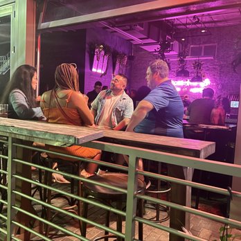 DOM'S - patio - Cocktail Bars Near Me - Miami, Florida