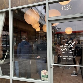Del Sur Bakery & Cafe - Filipino Near Me - Chicago, Illinois