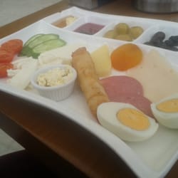Beylerbeyi Sarayı Kafeterya - Kahvaltı tabağı + Sınırsız Çay - 20 TL