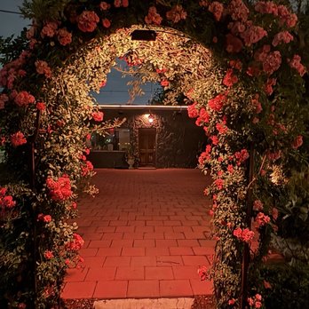 Heights Hideaway - Patio in full bloom - Cocktail Bars Near Me - Houston, Texas Heights Hideaway - Patio in full bloom - Cocktail Bars Near Me - Houston, Texas