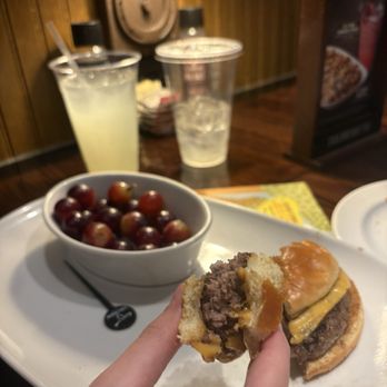 LongHorn Steakhouse - Grapes and Cheeseburger - American Near Me - Chattanooga, Tennessee
