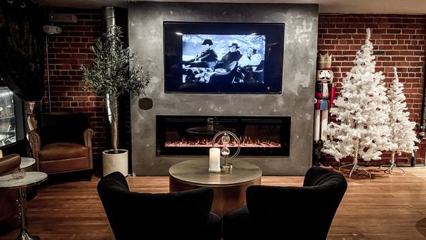 Bentley's Cocktail Bar & Lounge by null