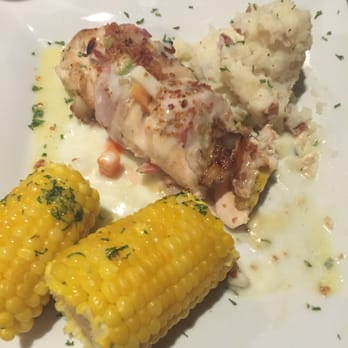 Carnaval - Pechuga rellena de amarillos en salsa de papa y beacon - Bars Near Me - Coamo, Puerto Rico