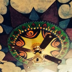 Pyramid Hookah - Awesome murals all over the ceilings!