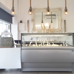 Miinot Gelato - Cute interior.