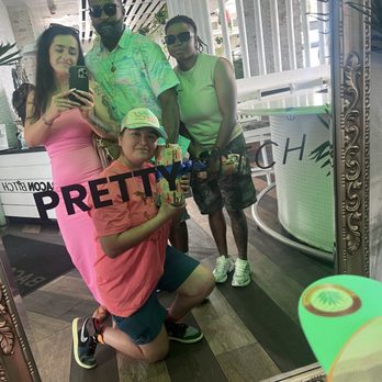 Bacon Bitch - Huge selfie mirror - Breakfast & Brunch Near Me - Miami, Florida